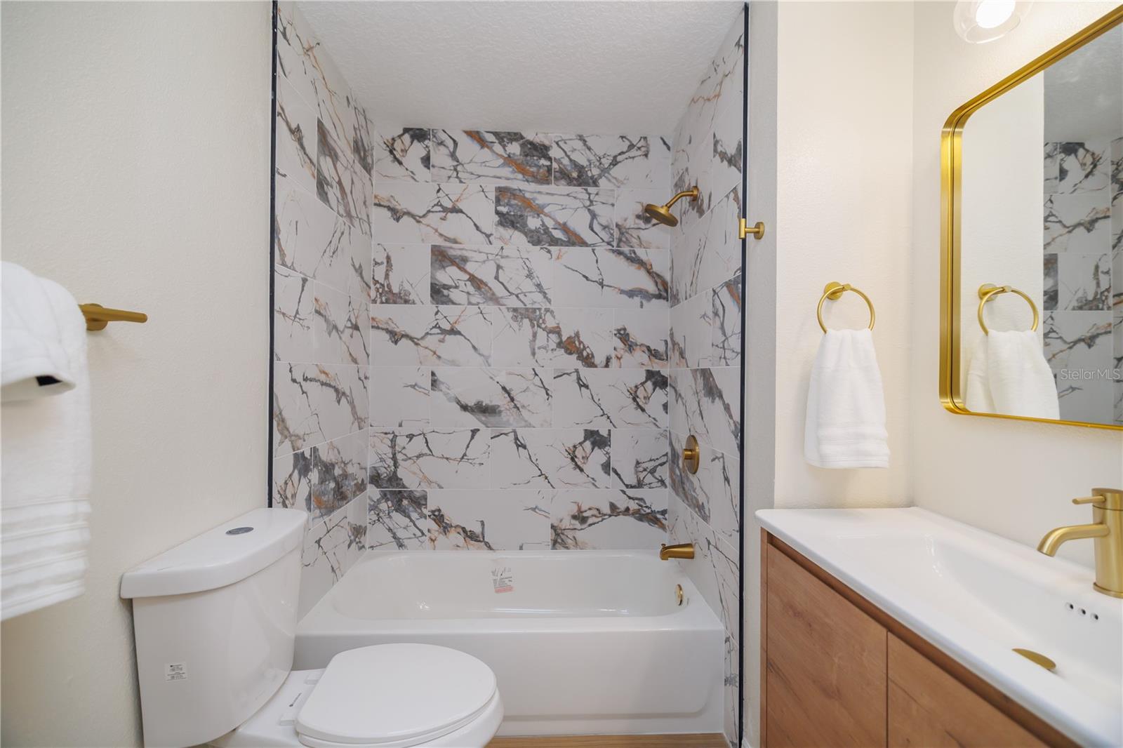 Image 8 of 16 For 6922 Woodlake Drive 103