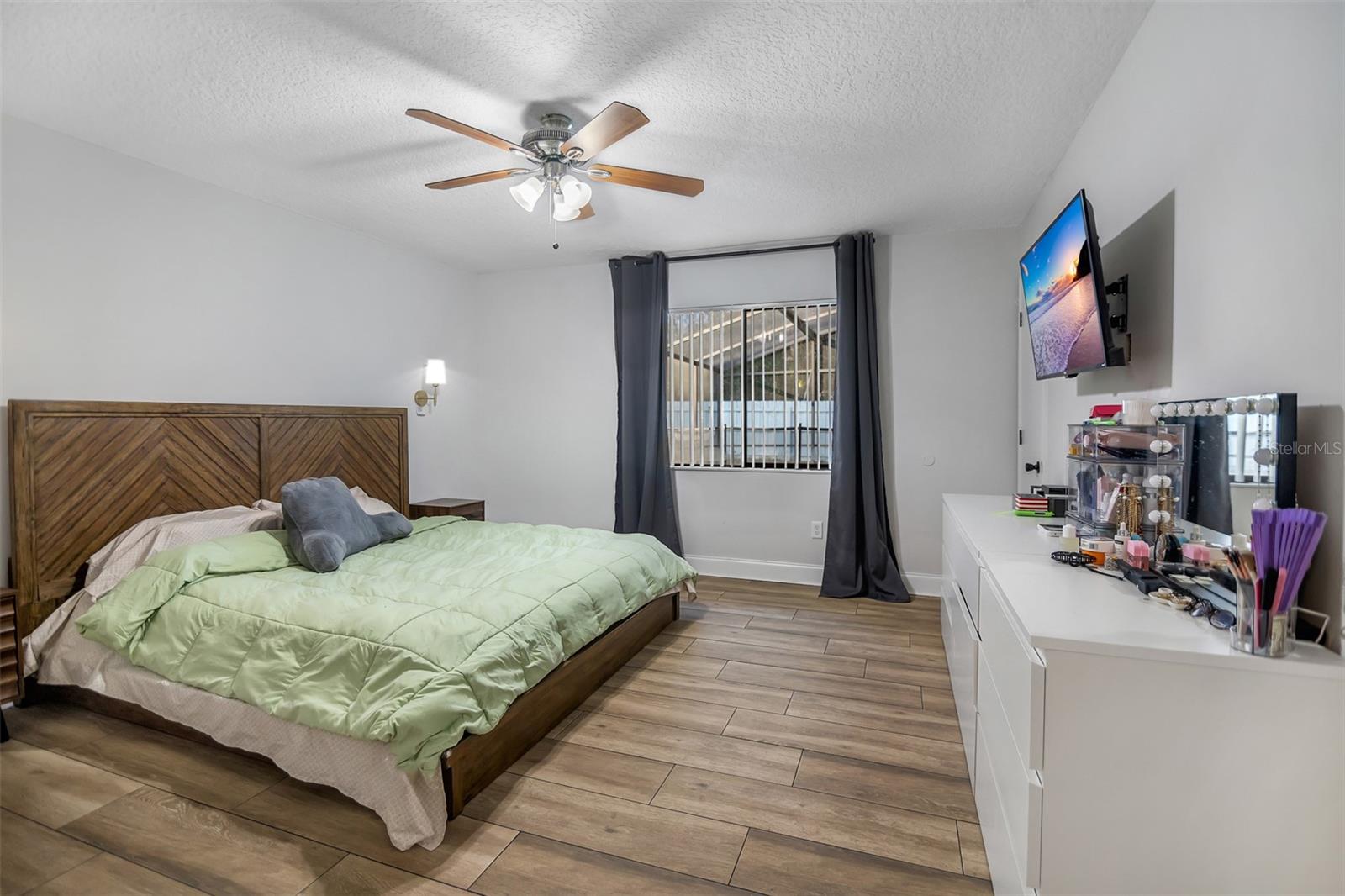 Image 18 of 33 For 872 Falkirk Drive