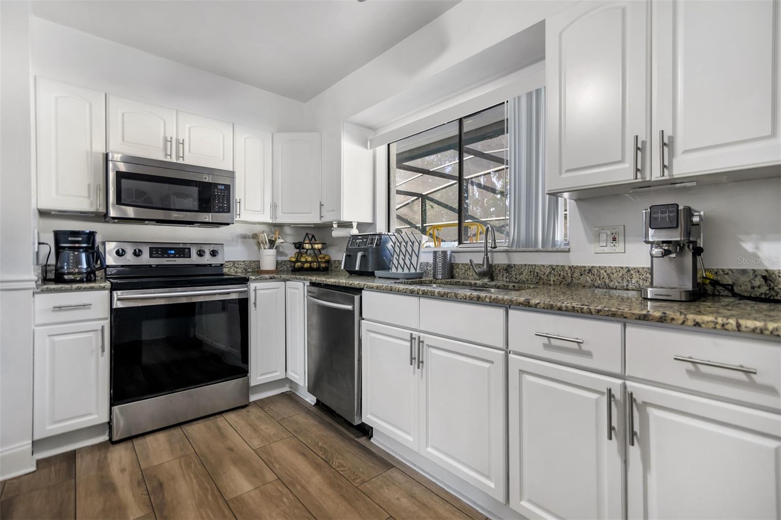 Image 7 of 33 For 872 Falkirk Drive