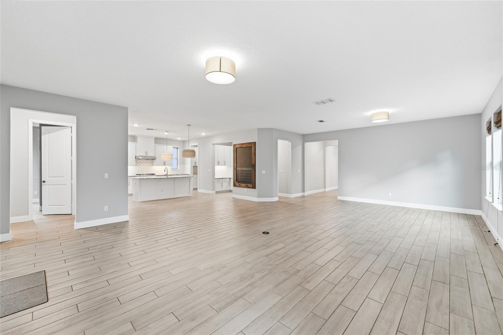 Image 4 of 27 For 8236 Procida Isle Lane