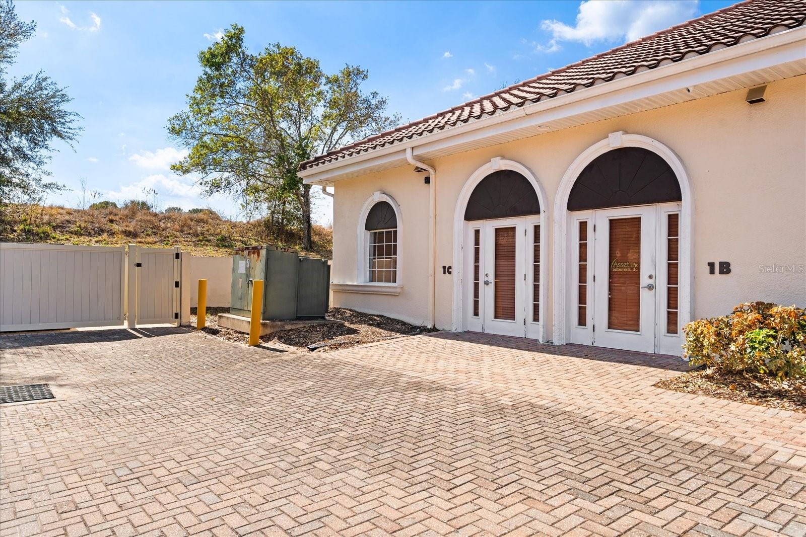 Image 2 of 24 For 1507 Park Center Drive B & C