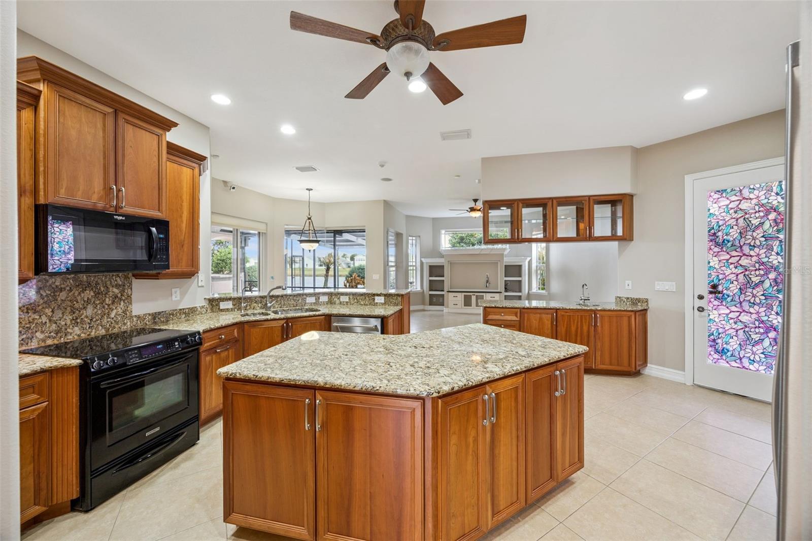 Image 12 of 67 For 913 Grande Haven Drive