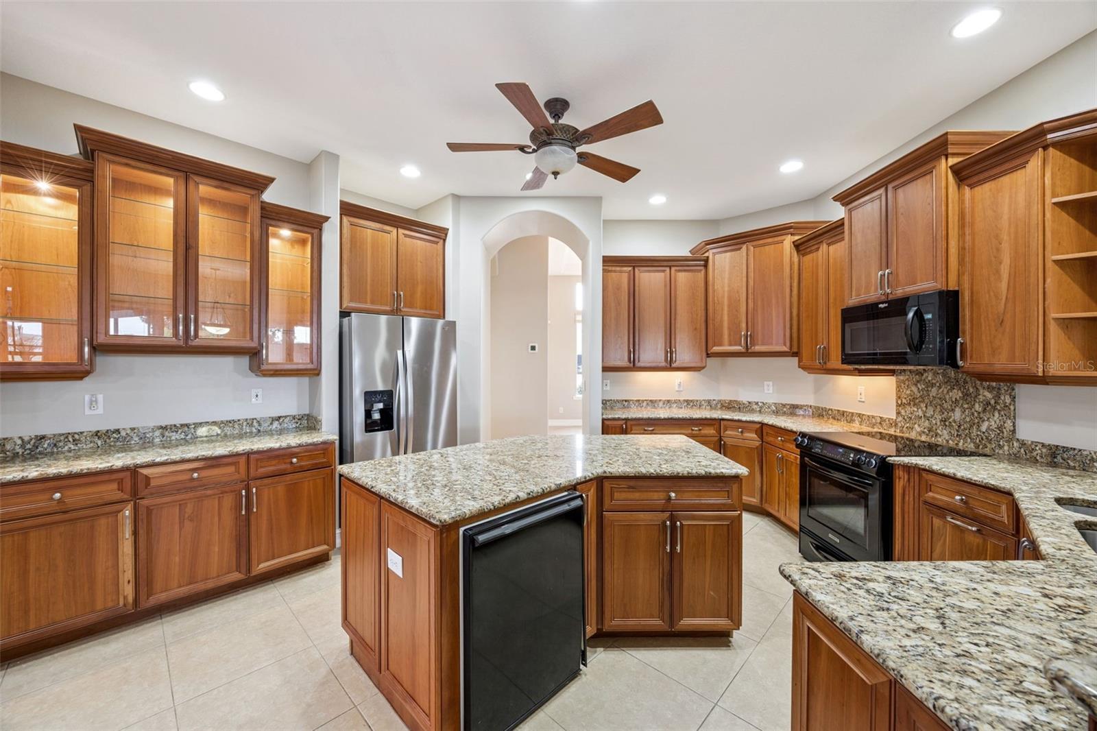 Image 13 of 67 For 913 Grande Haven Drive