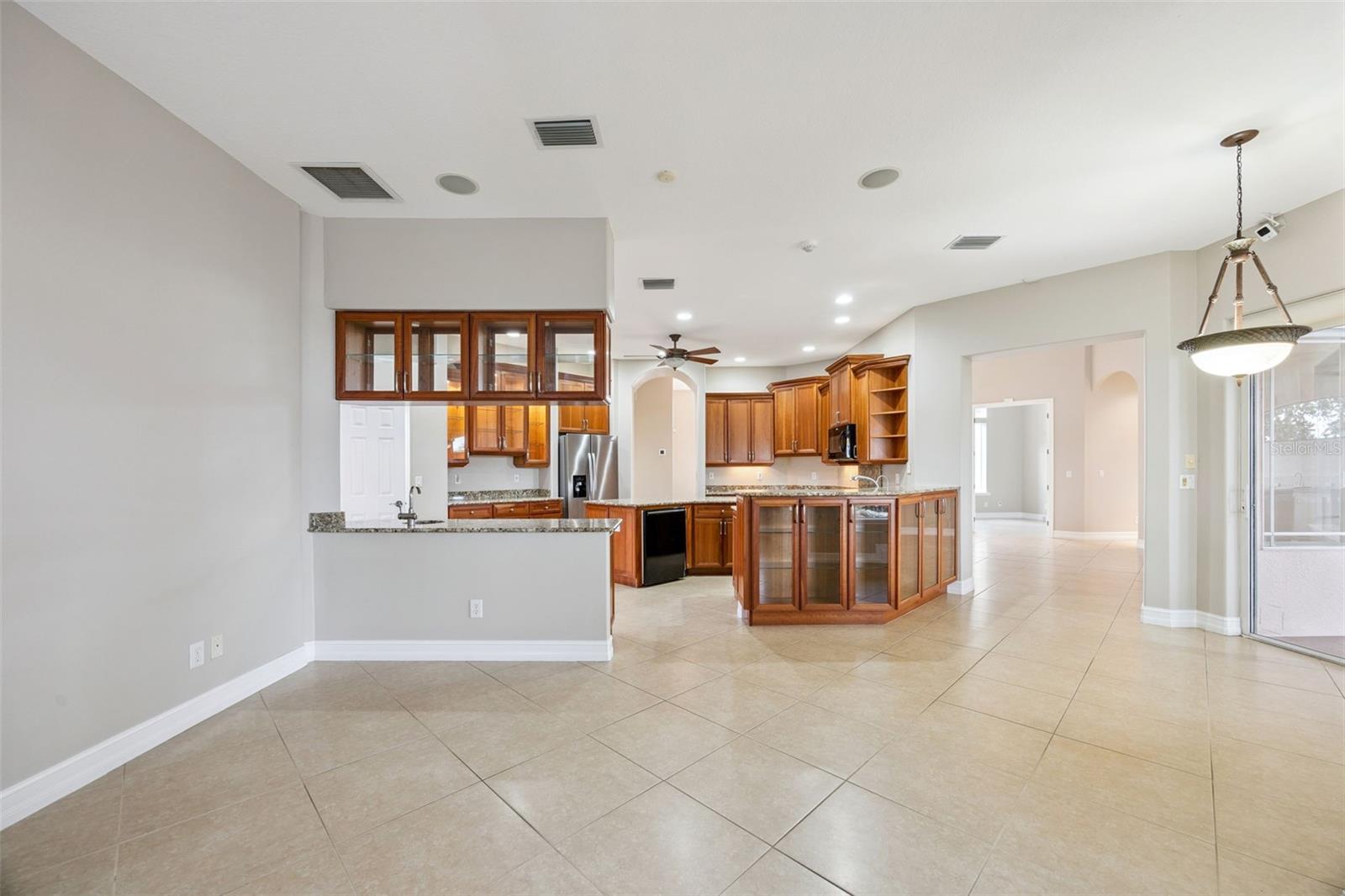 Image 15 of 67 For 913 Grande Haven Drive