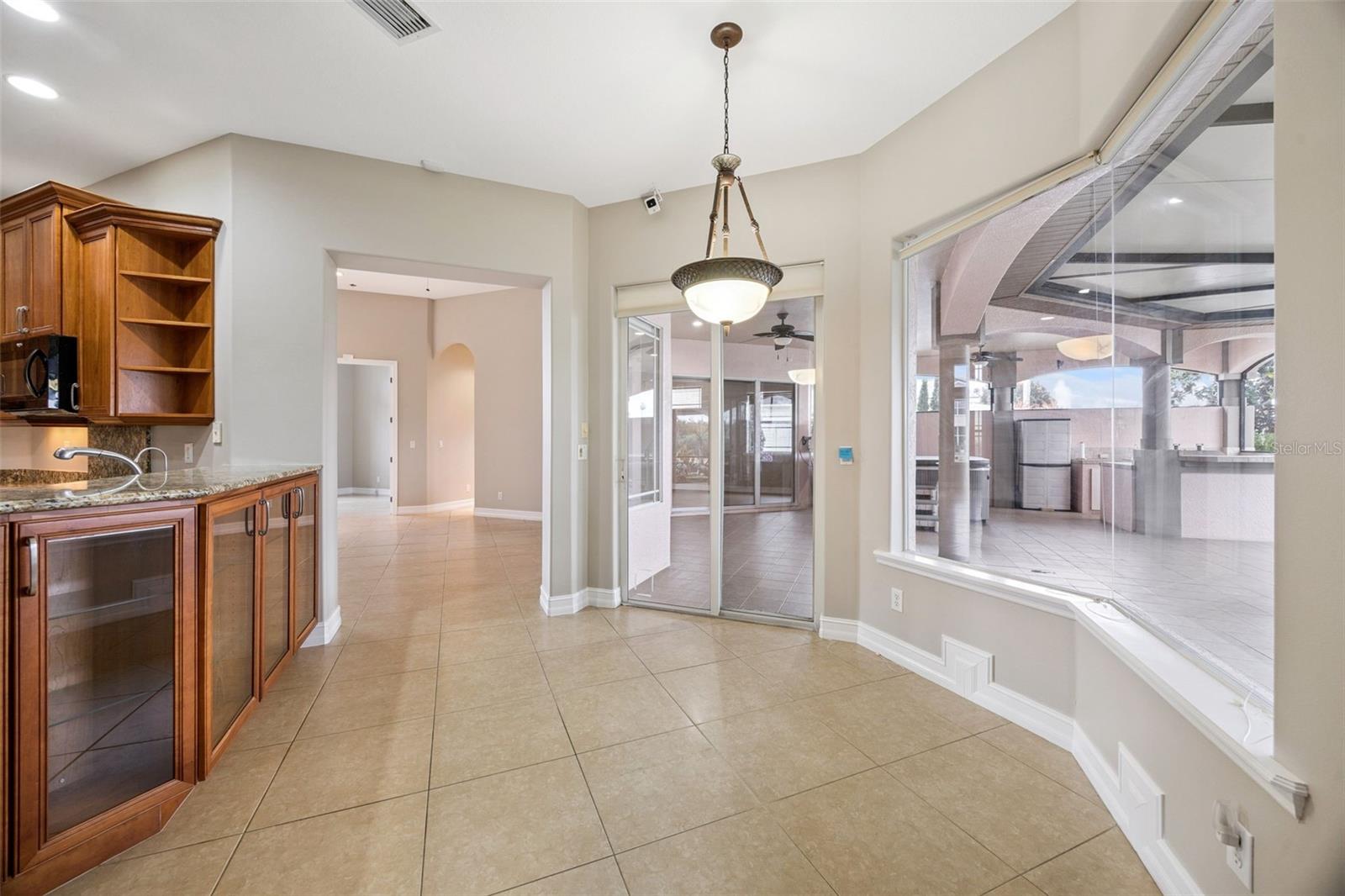 Image 18 of 67 For 913 Grande Haven Drive