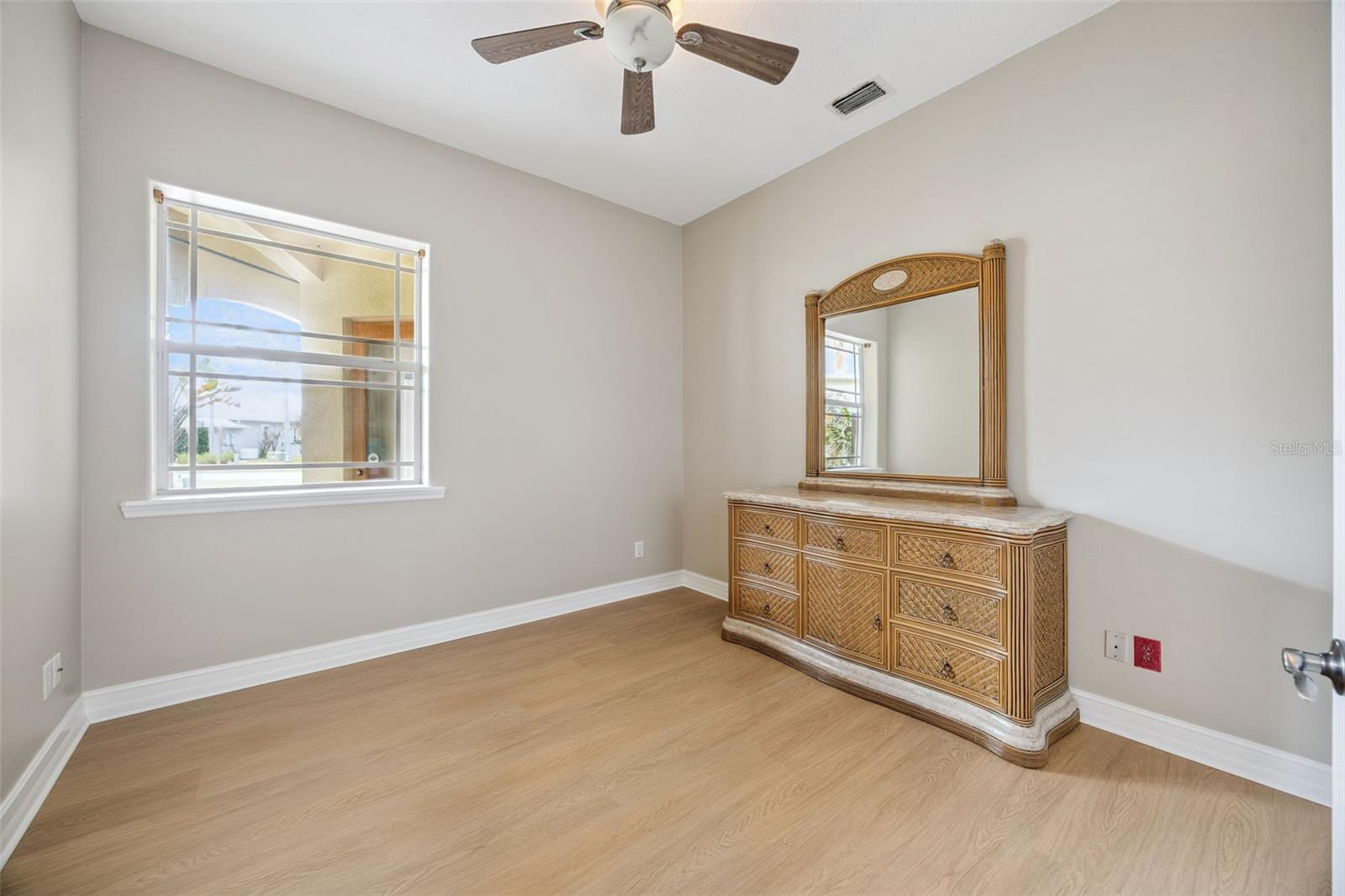 Image 25 of 67 For 913 Grande Haven Drive