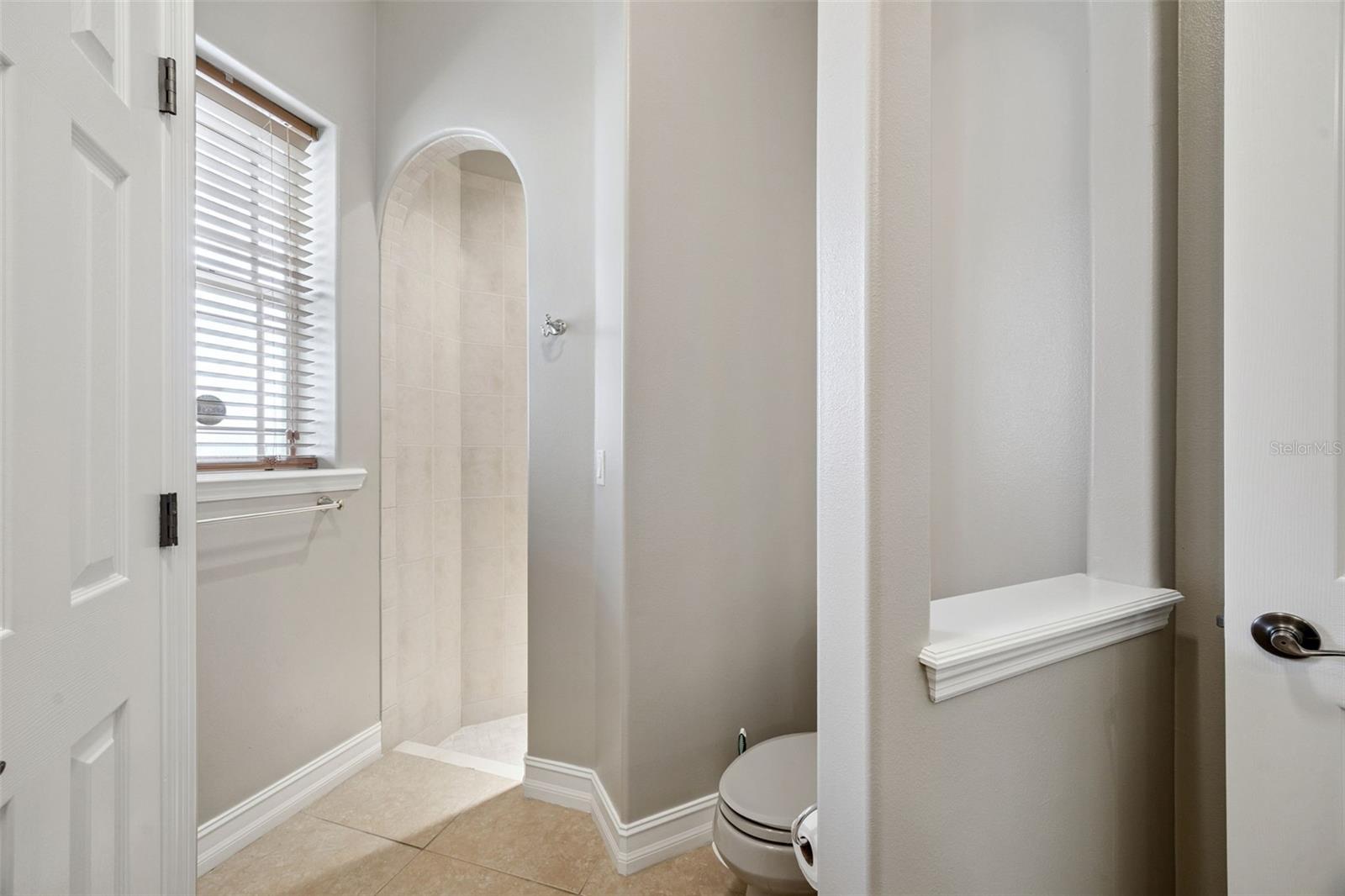 Image 28 of 67 For 913 Grande Haven Drive