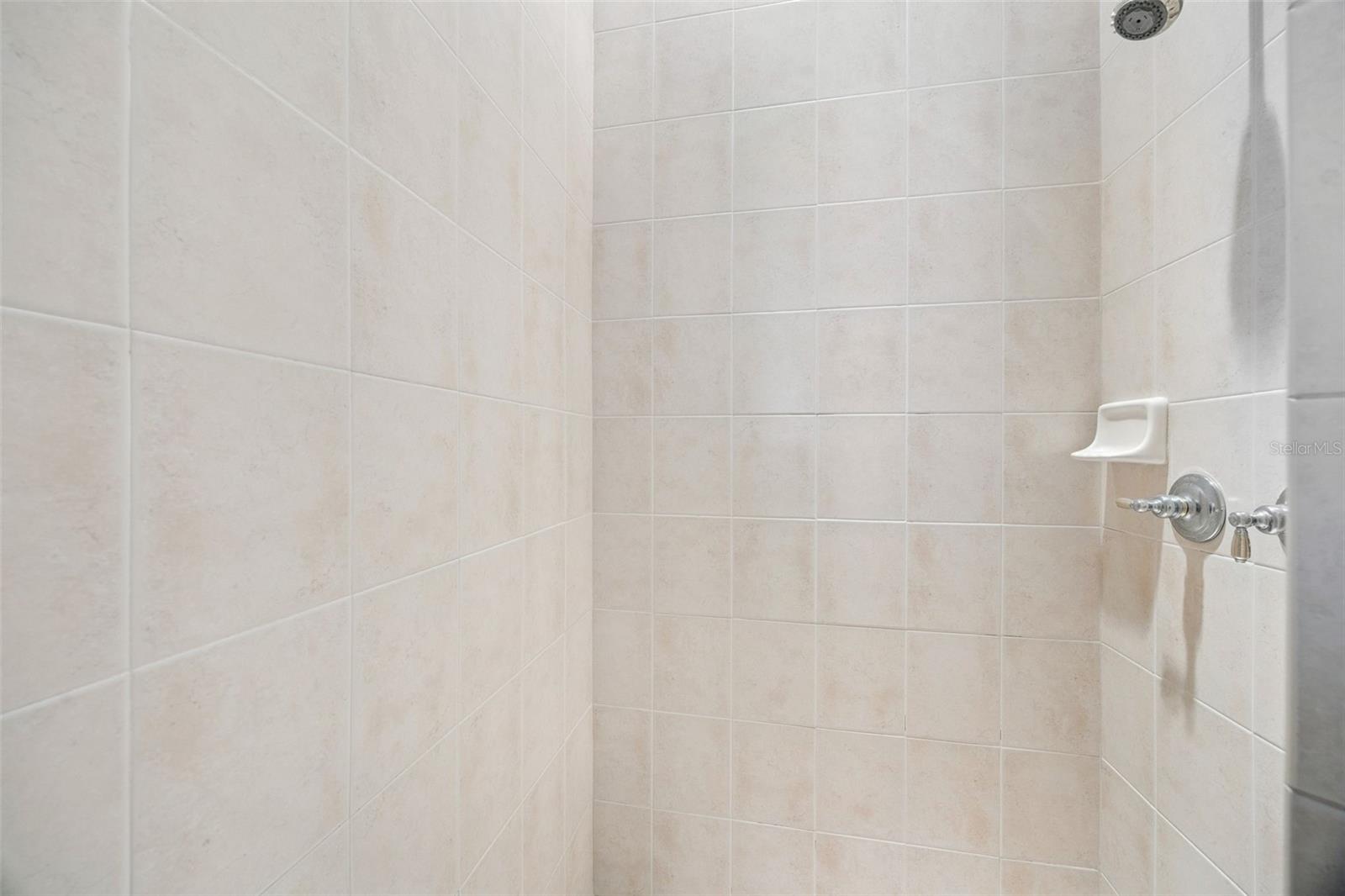 Image 29 of 67 For 913 Grande Haven Drive