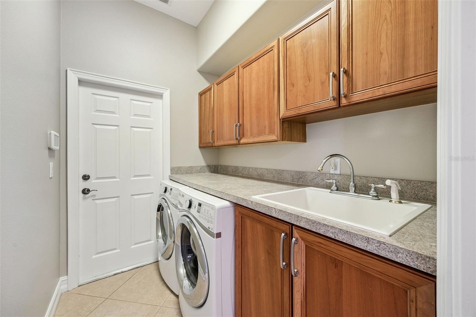 Image 30 of 67 For 913 Grande Haven Drive