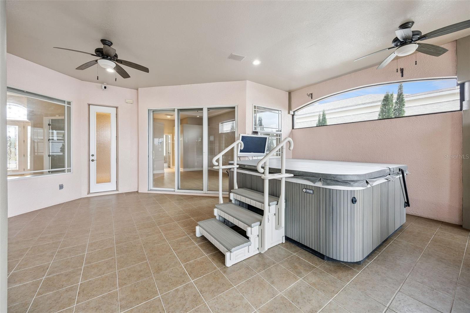 Image 33 of 67 For 913 Grande Haven Drive