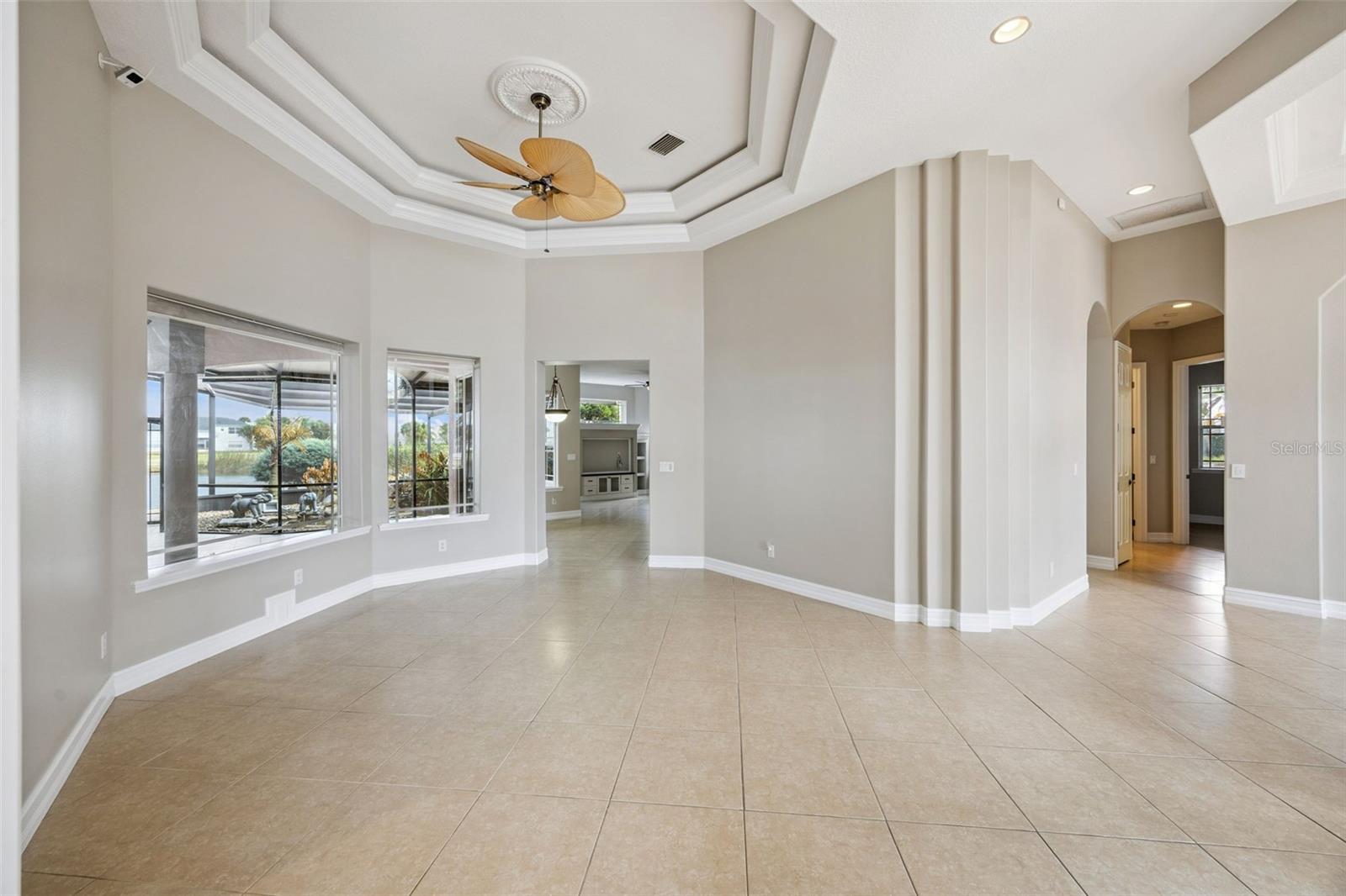 Image 8 of 67 For 913 Grande Haven Drive