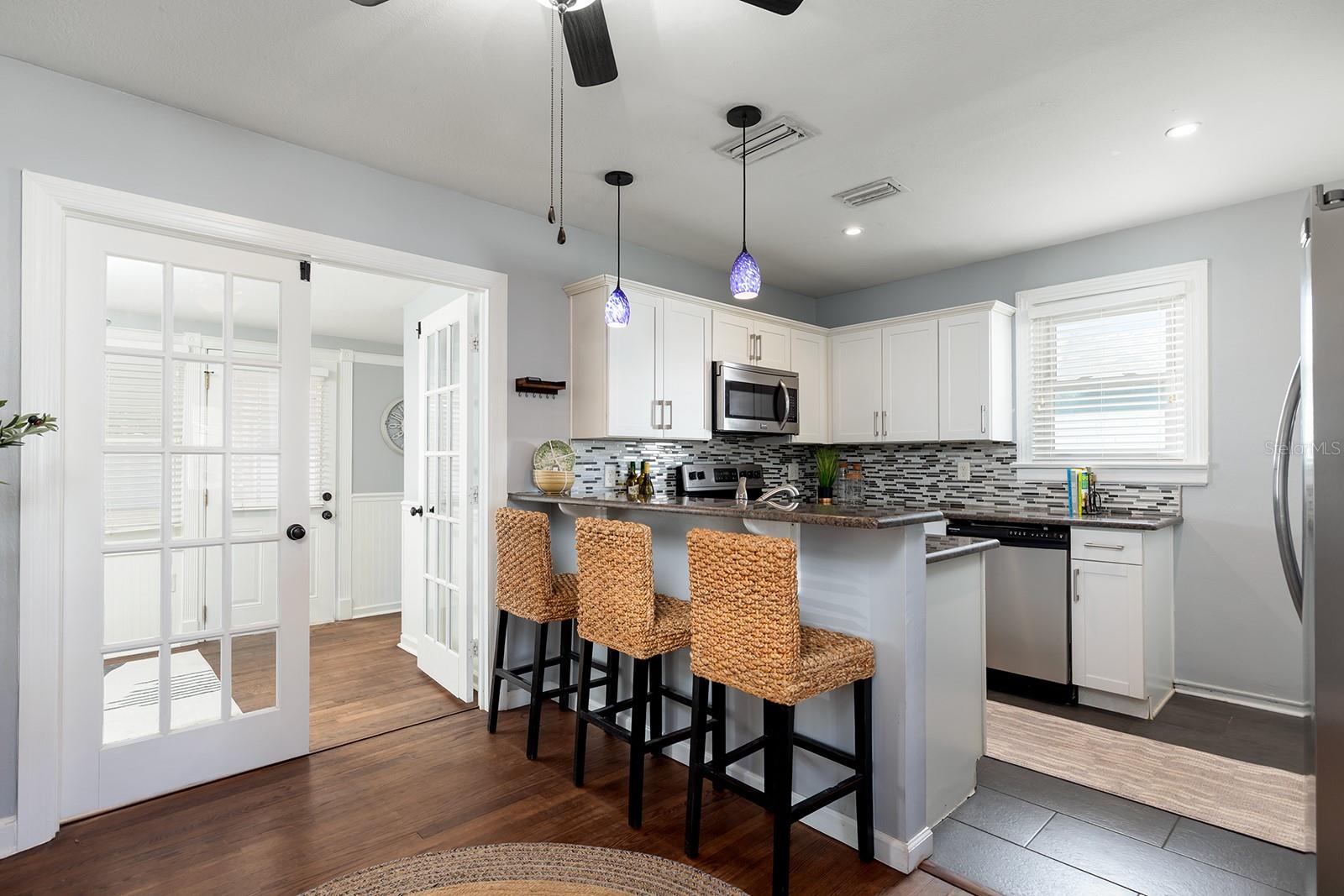 Image 10 of 30 For 220 Grant Street