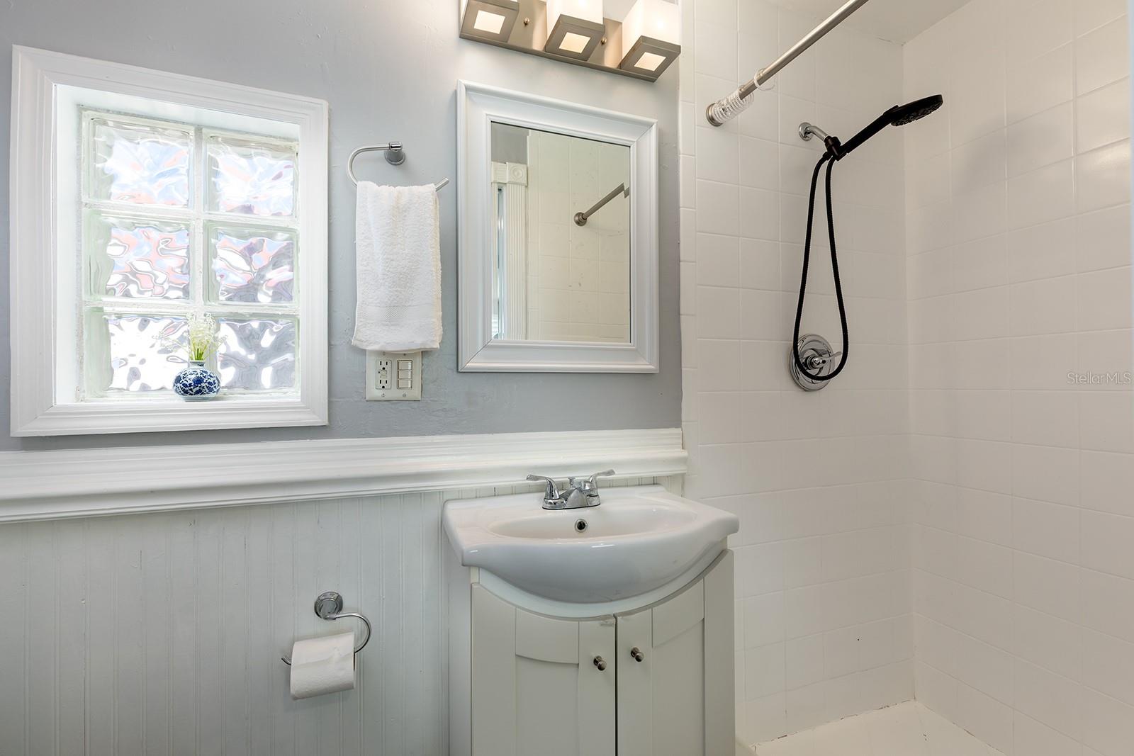 Image 15 of 30 For 220 Grant Street