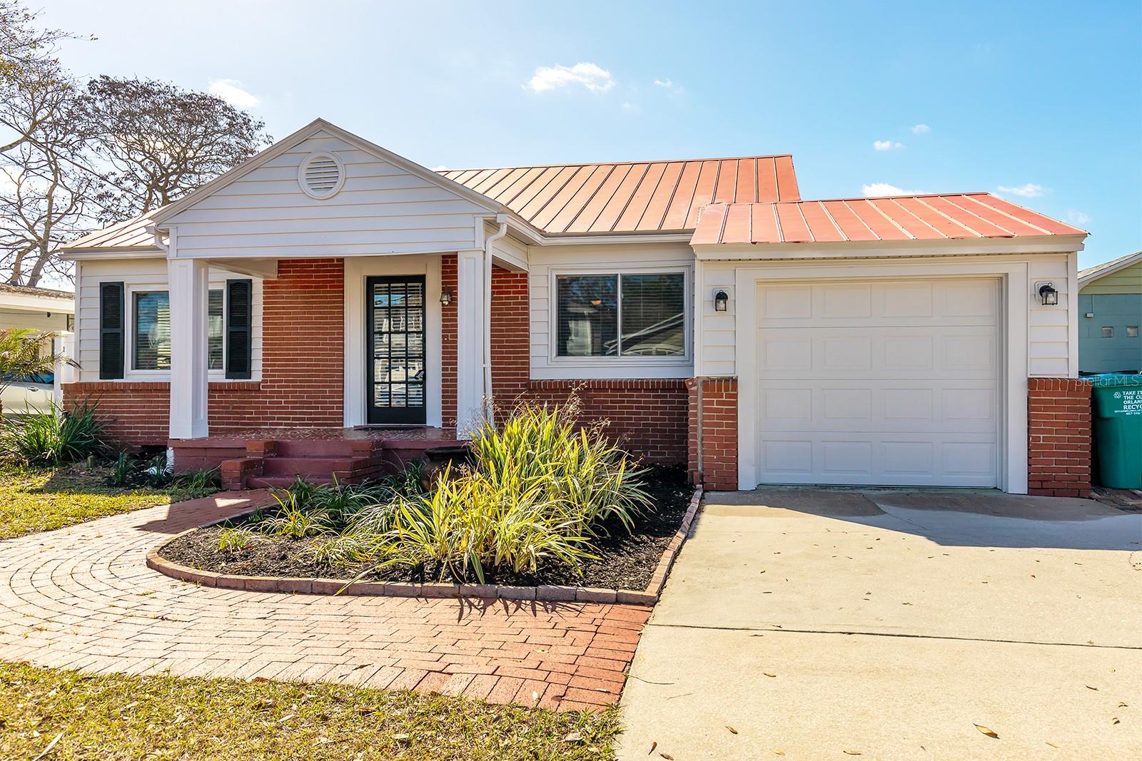 Image 3 of 30 For 220 Grant Street