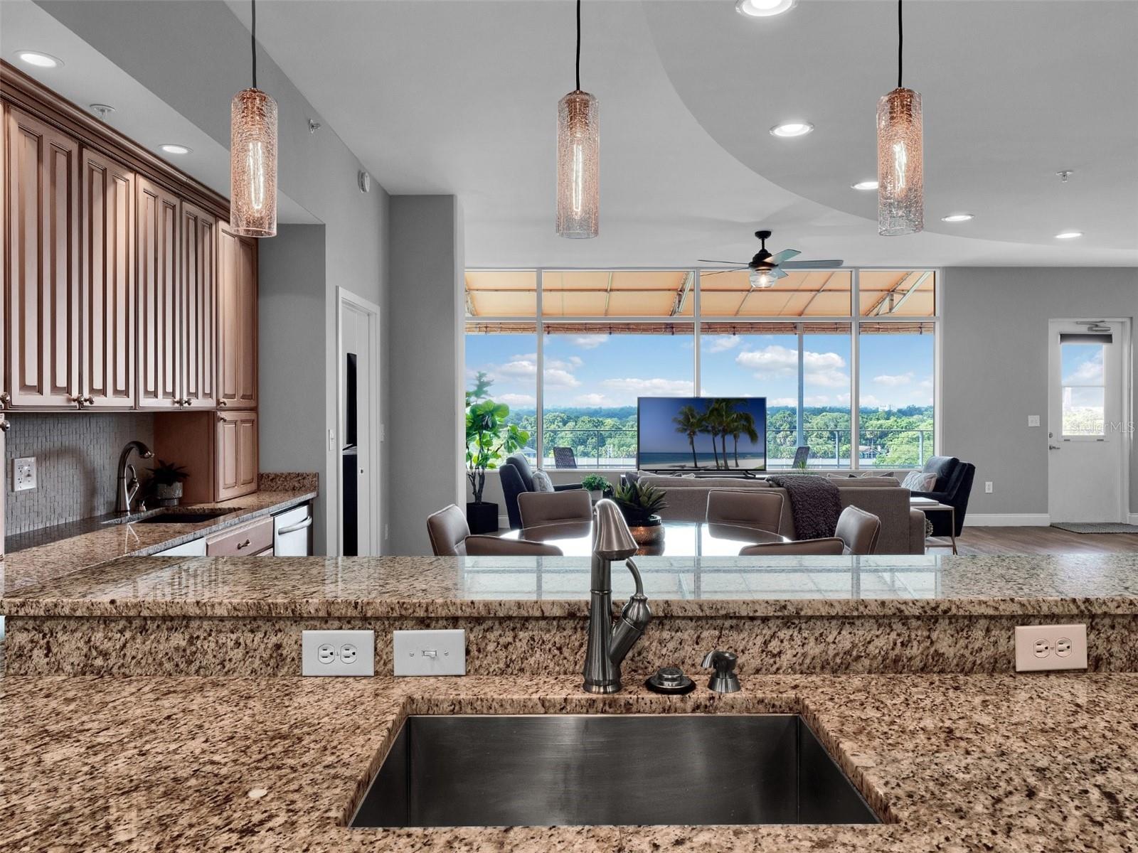 Image 9 of 53 For 525 Jackson Street P4