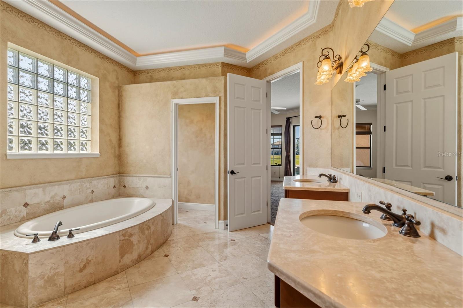 Image 23 of 46 For 7451 Pointe Venezia Drive