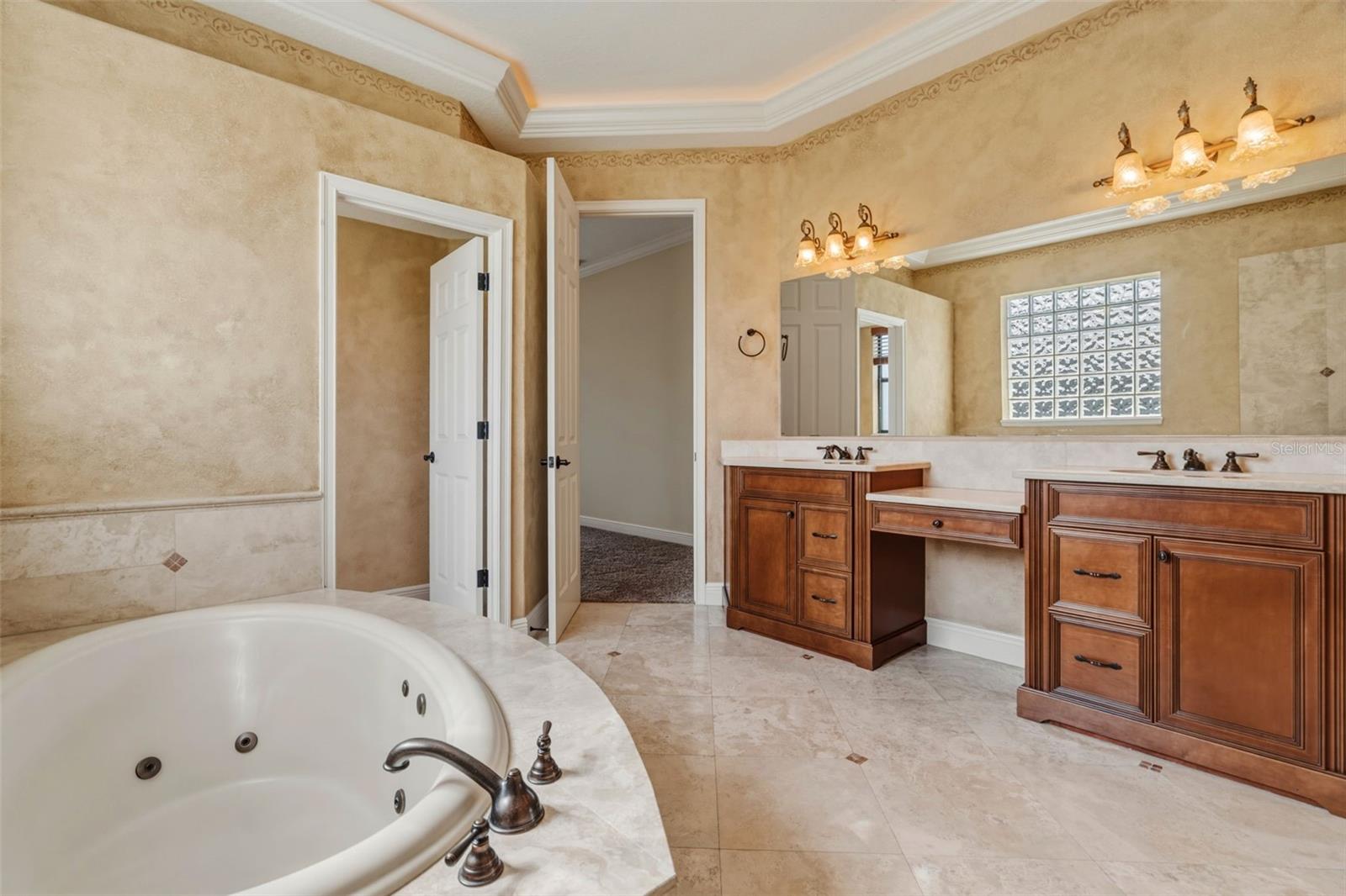 Image 24 of 46 For 7451 Pointe Venezia Drive