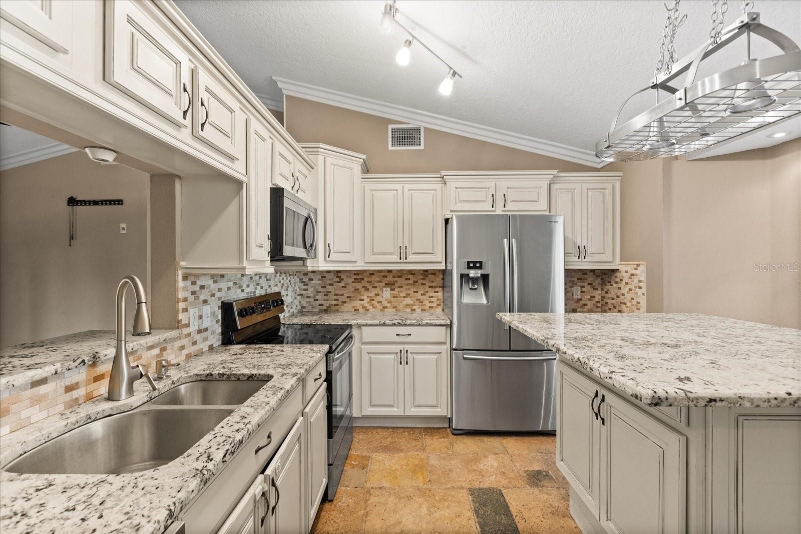 Image 4 of 29 For 2728 Bayview Drive