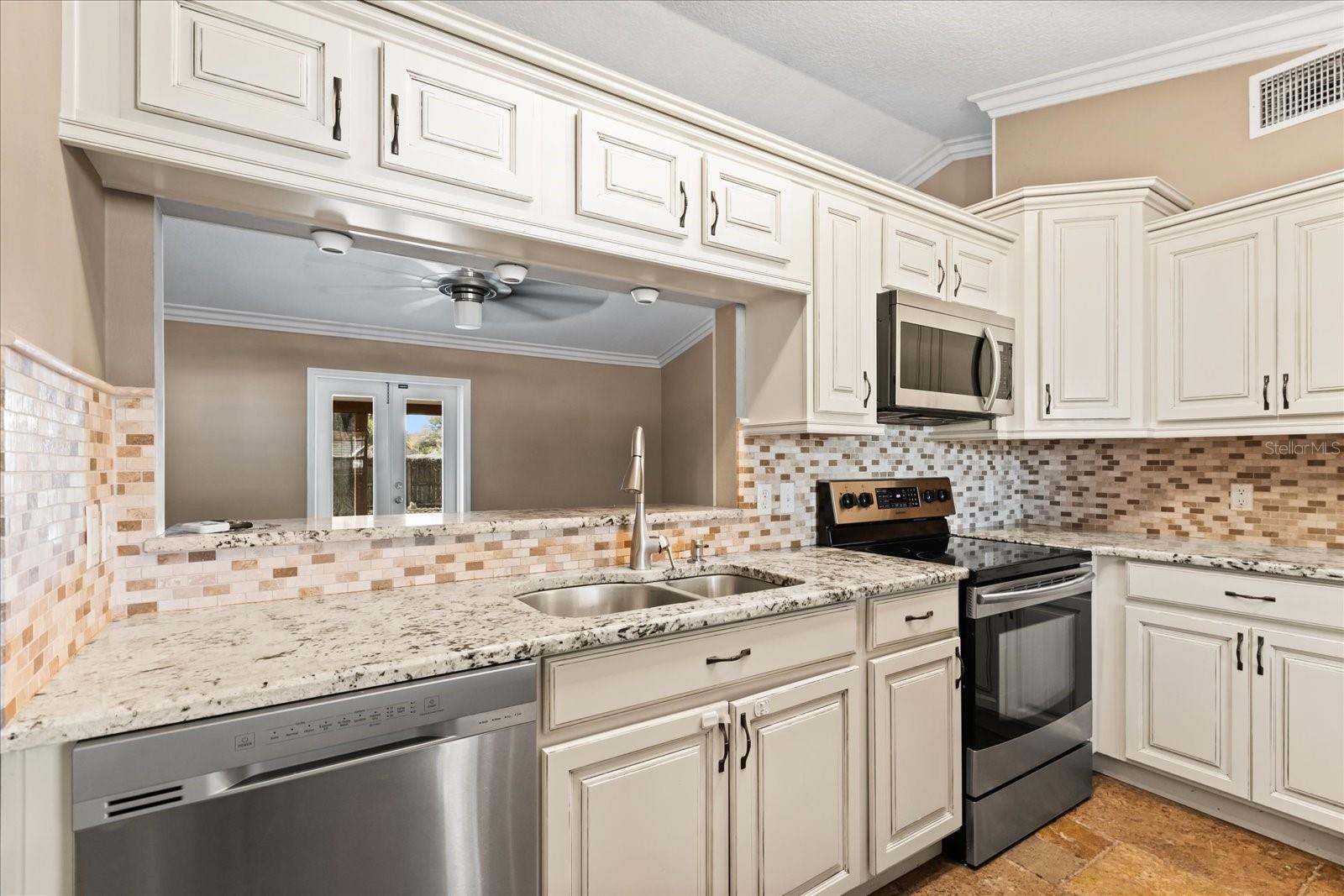 Image 6 of 29 For 2728 Bayview Drive