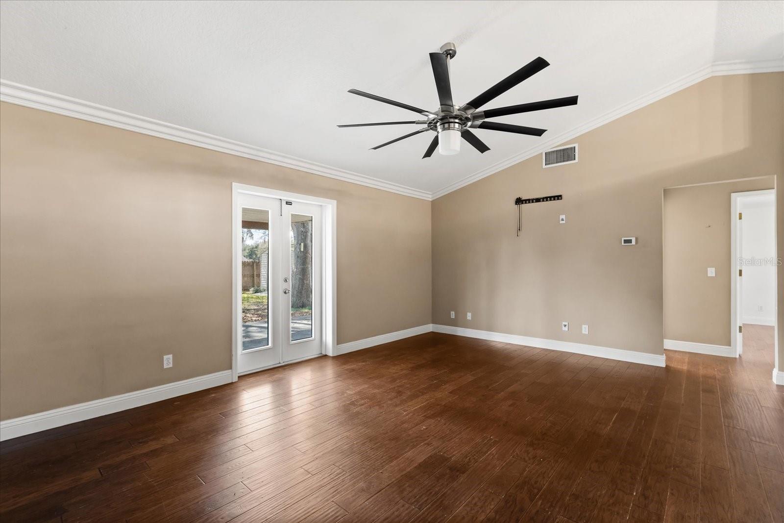 Image 8 of 29 For 2728 Bayview Drive