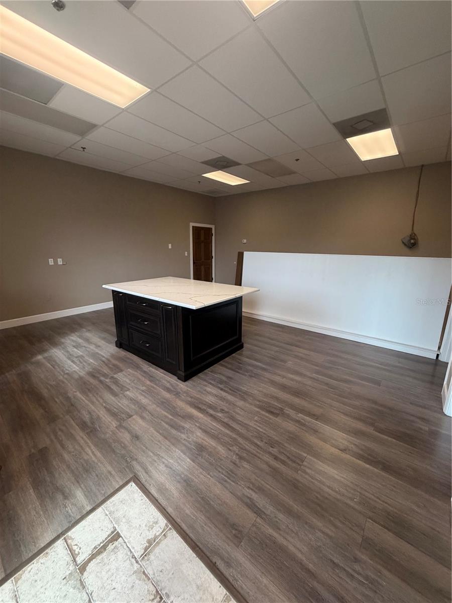 Image 2 of 8 For 910 Belle Avenue 1140