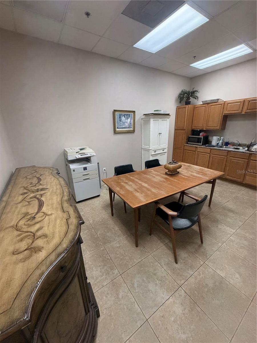 Image 7 of 8 For 910 Belle Avenue 1140