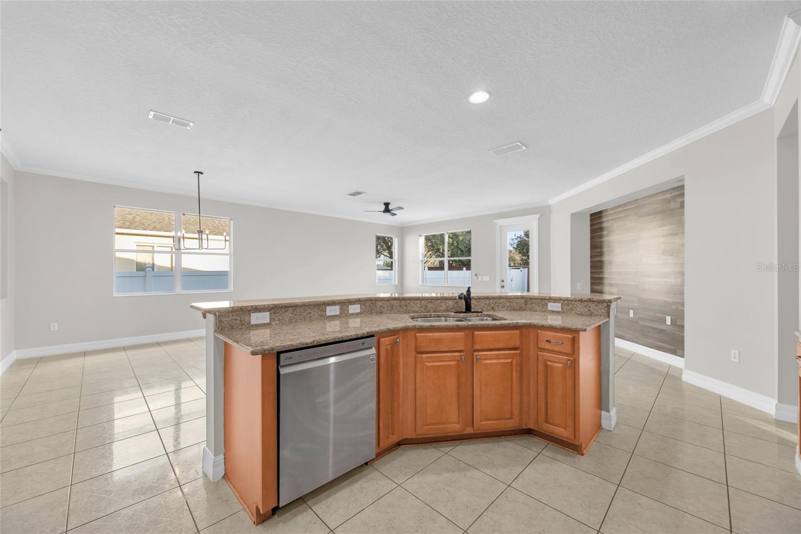 Image 10 of 34 For 10354 Stratford Pointe Avenue