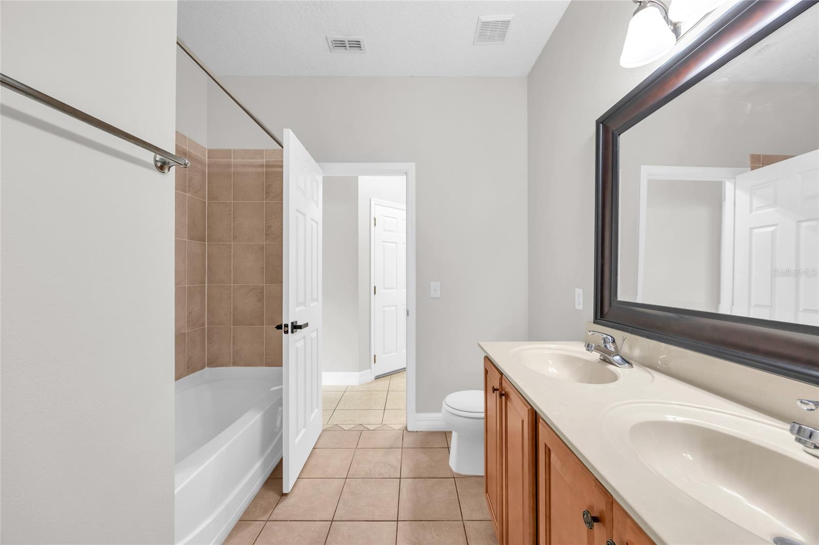 Image 19 of 34 For 10354 Stratford Pointe Avenue