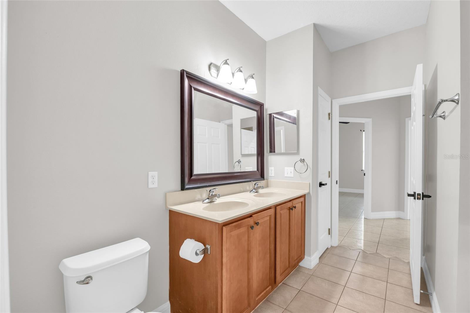 Image 20 of 34 For 10354 Stratford Pointe Avenue