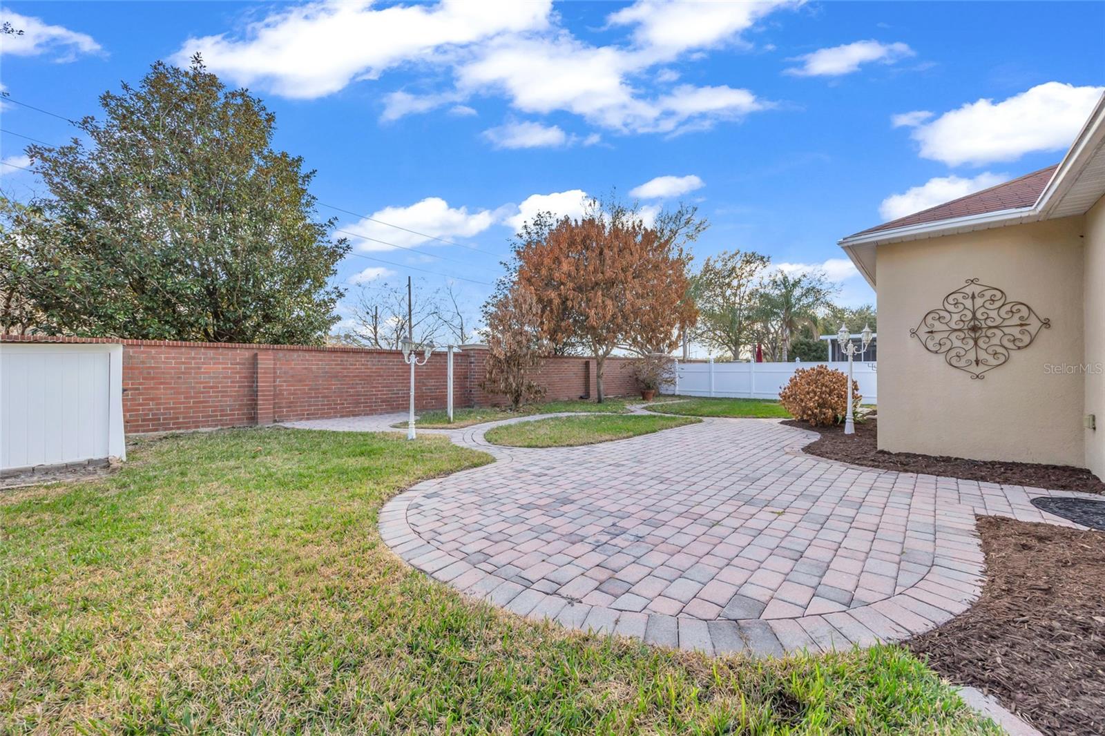 Image 26 of 34 For 10354 Stratford Pointe Avenue