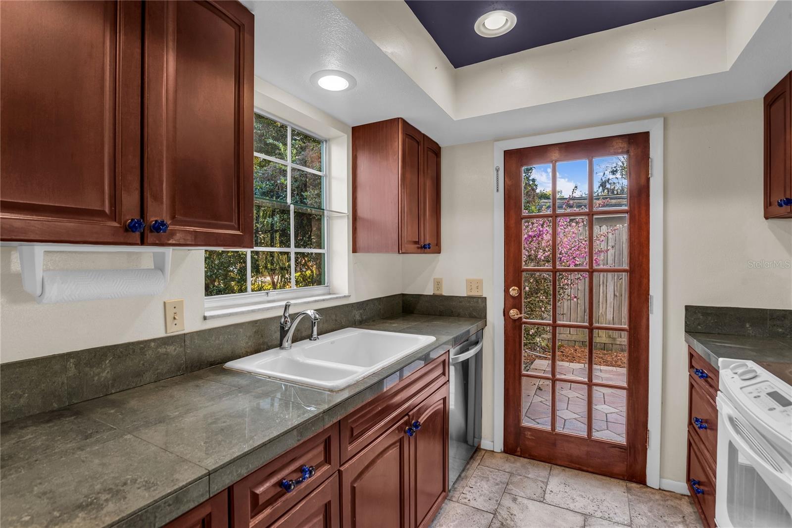 Image 19 of 44 For 721 Gamewell Avenue