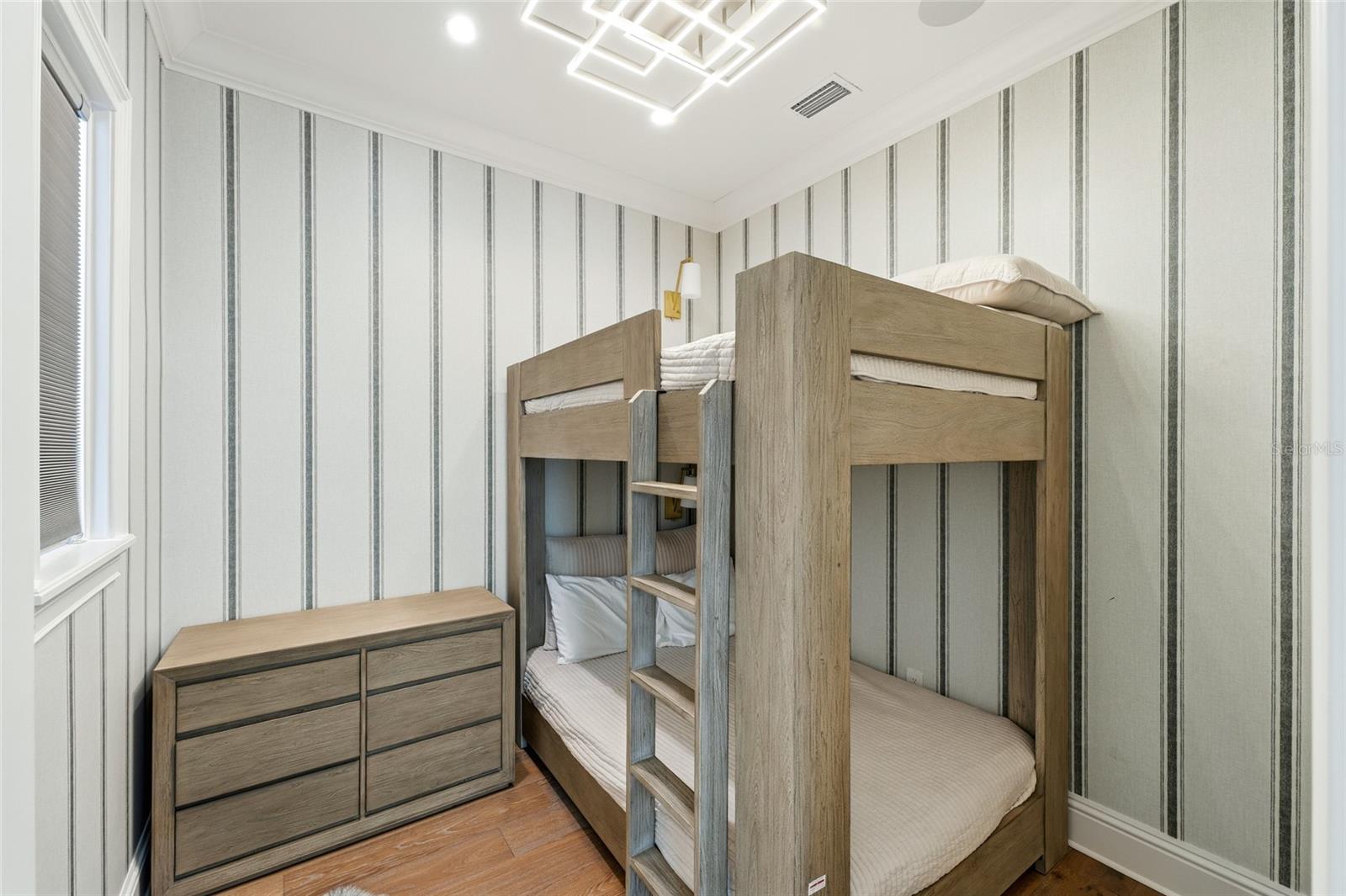 Image 19 of 30 For 1002 Down Reserve Court