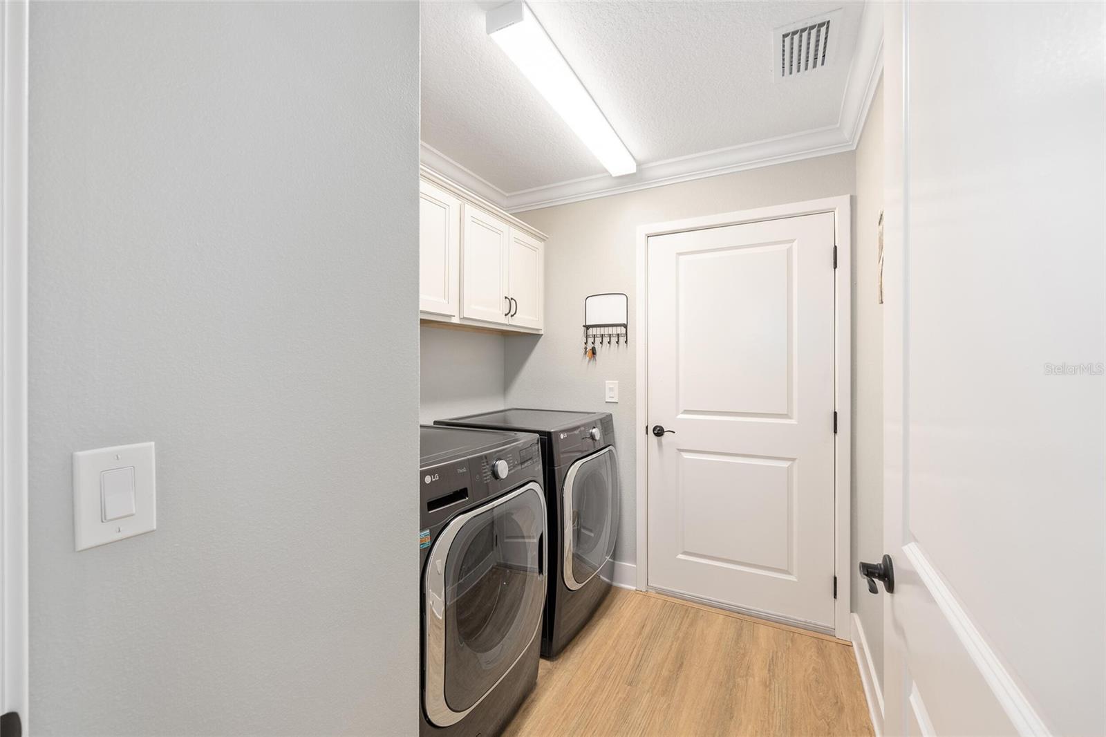 Image 37 of 57 For 2140 Biller Circle