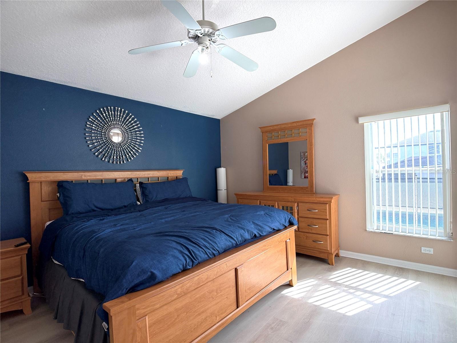 Image 11 of 31 For 353 Kensington Drive