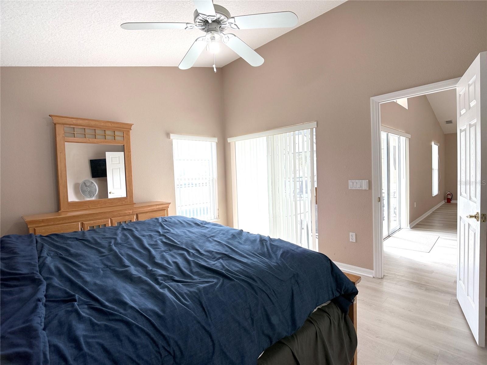 Image 13 of 31 For 353 Kensington Drive