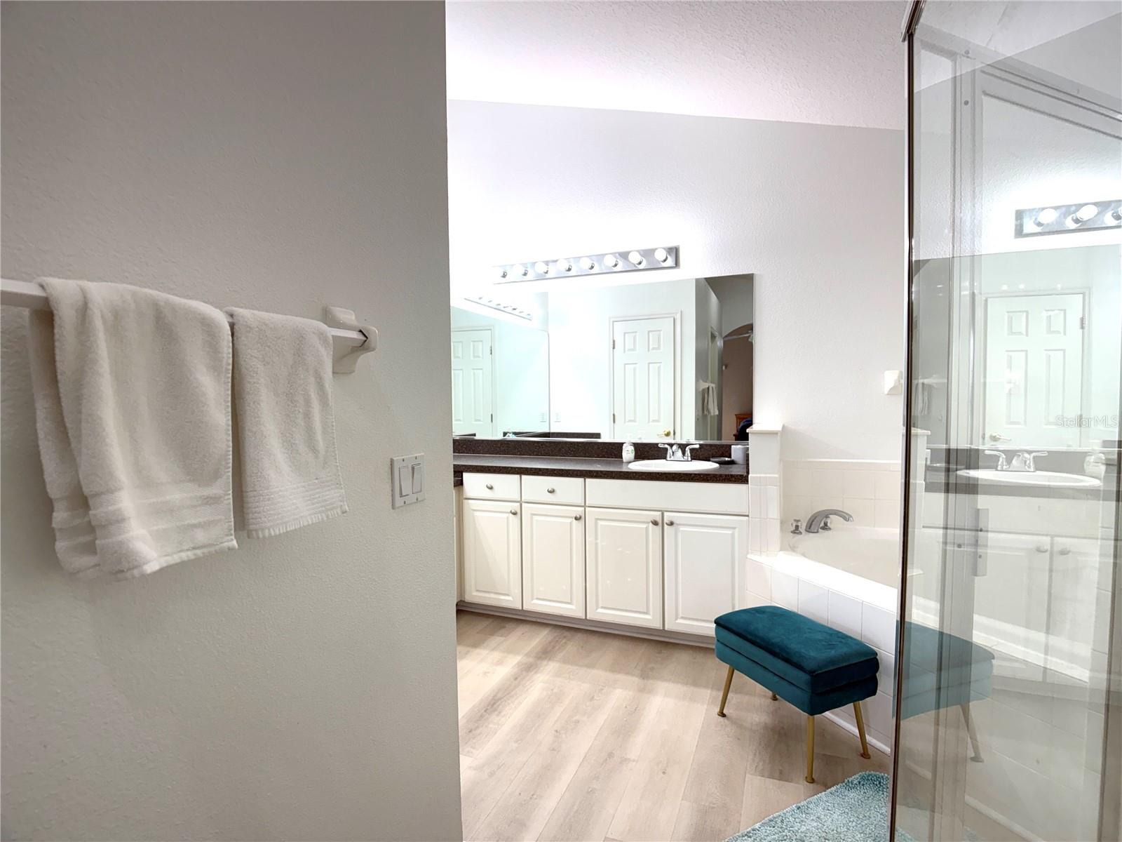 Image 14 of 31 For 353 Kensington Drive