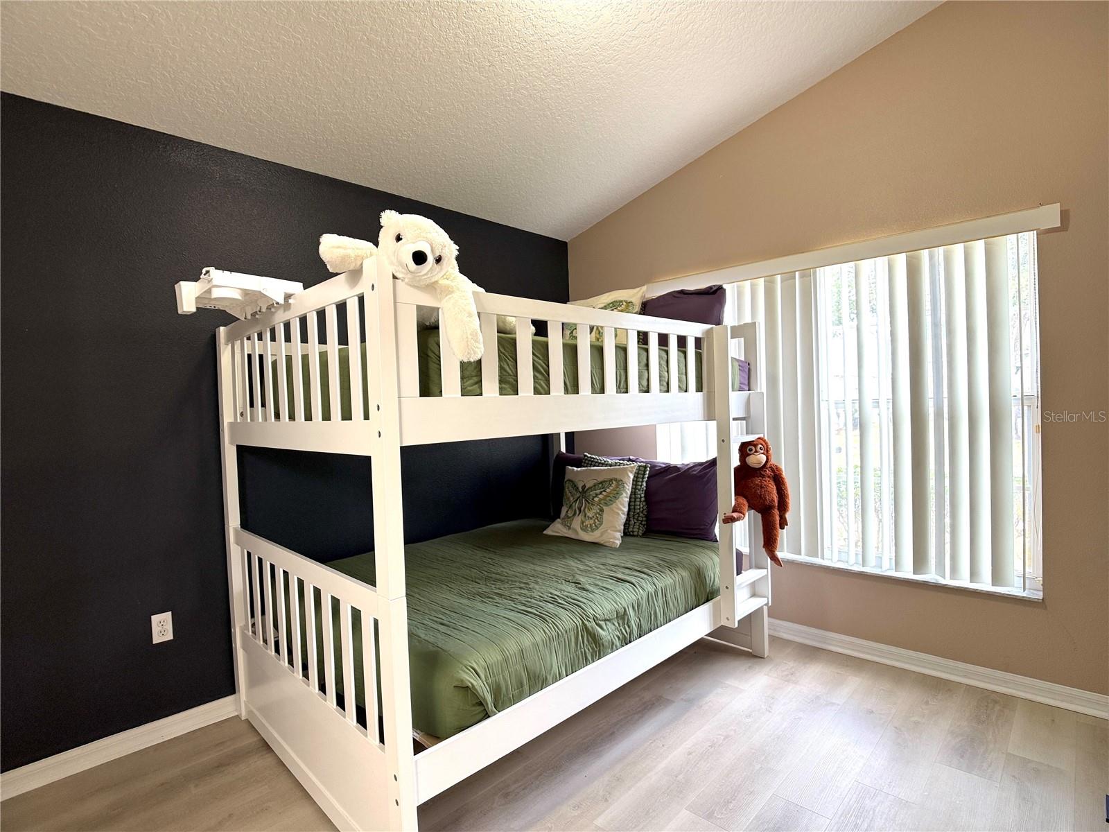 Image 17 of 31 For 353 Kensington Drive