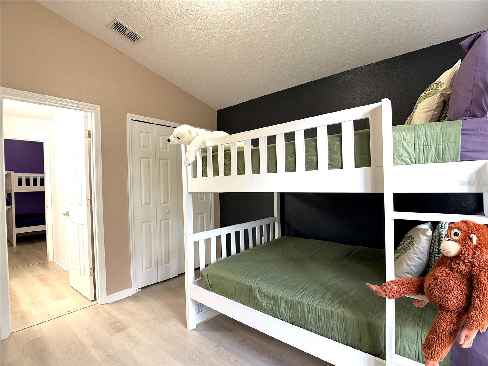 Image 18 of 31 For 353 Kensington Drive