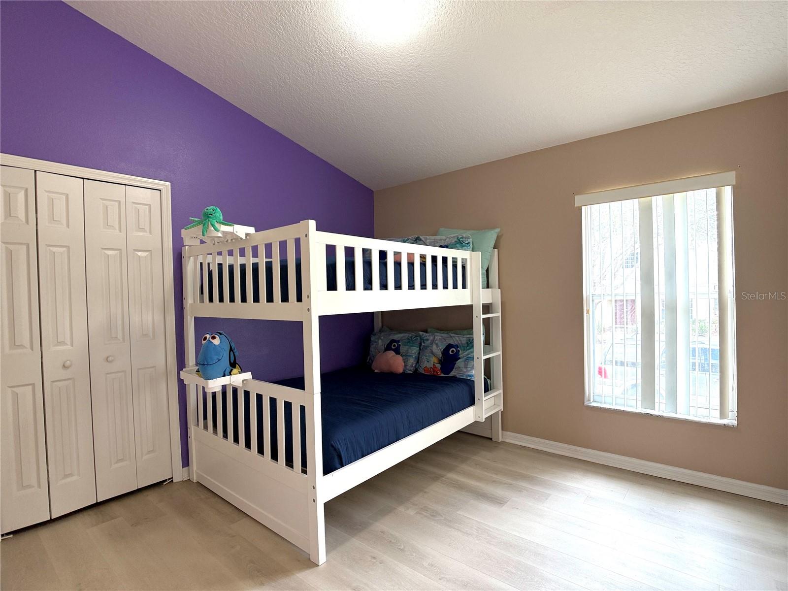 Image 20 of 31 For 353 Kensington Drive