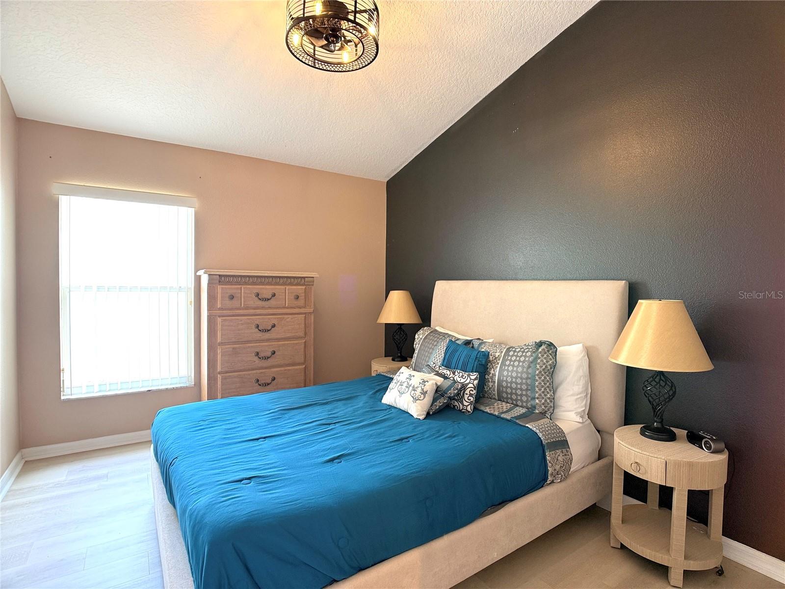 Image 23 of 31 For 353 Kensington Drive