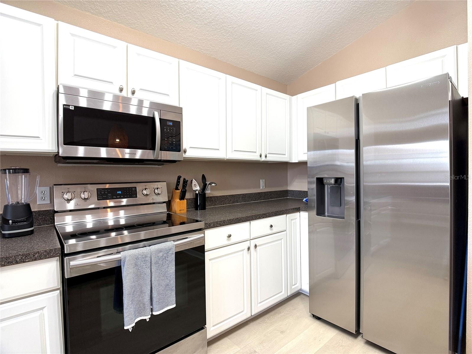 Image 4 of 31 For 353 Kensington Drive