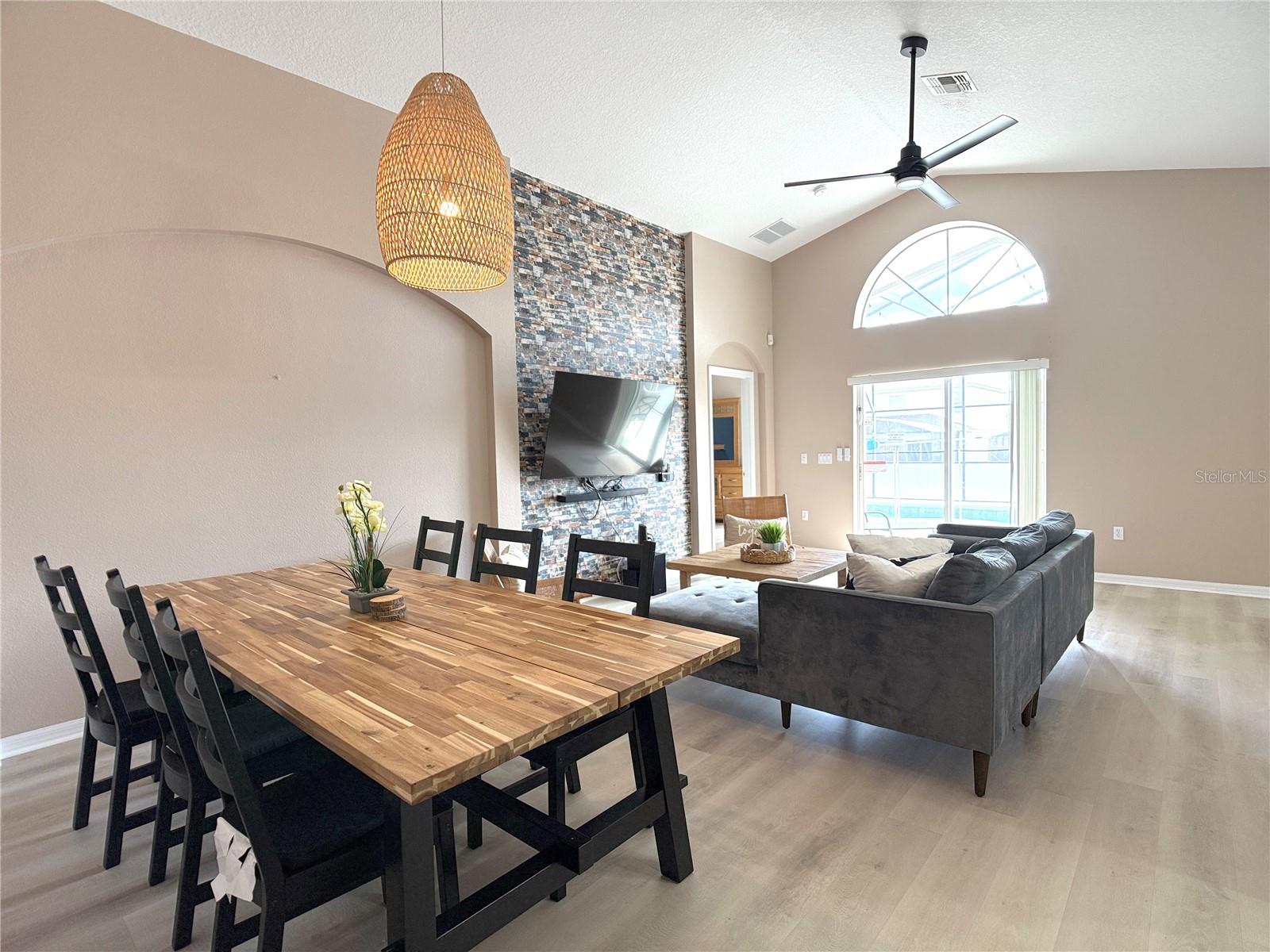 Image 7 of 31 For 353 Kensington Drive