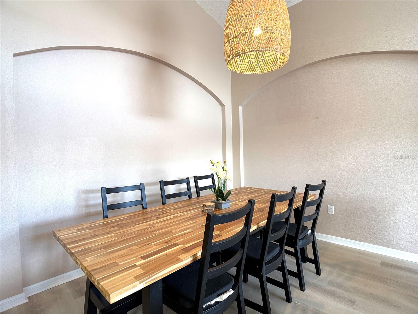 Image 8 of 31 For 353 Kensington Drive