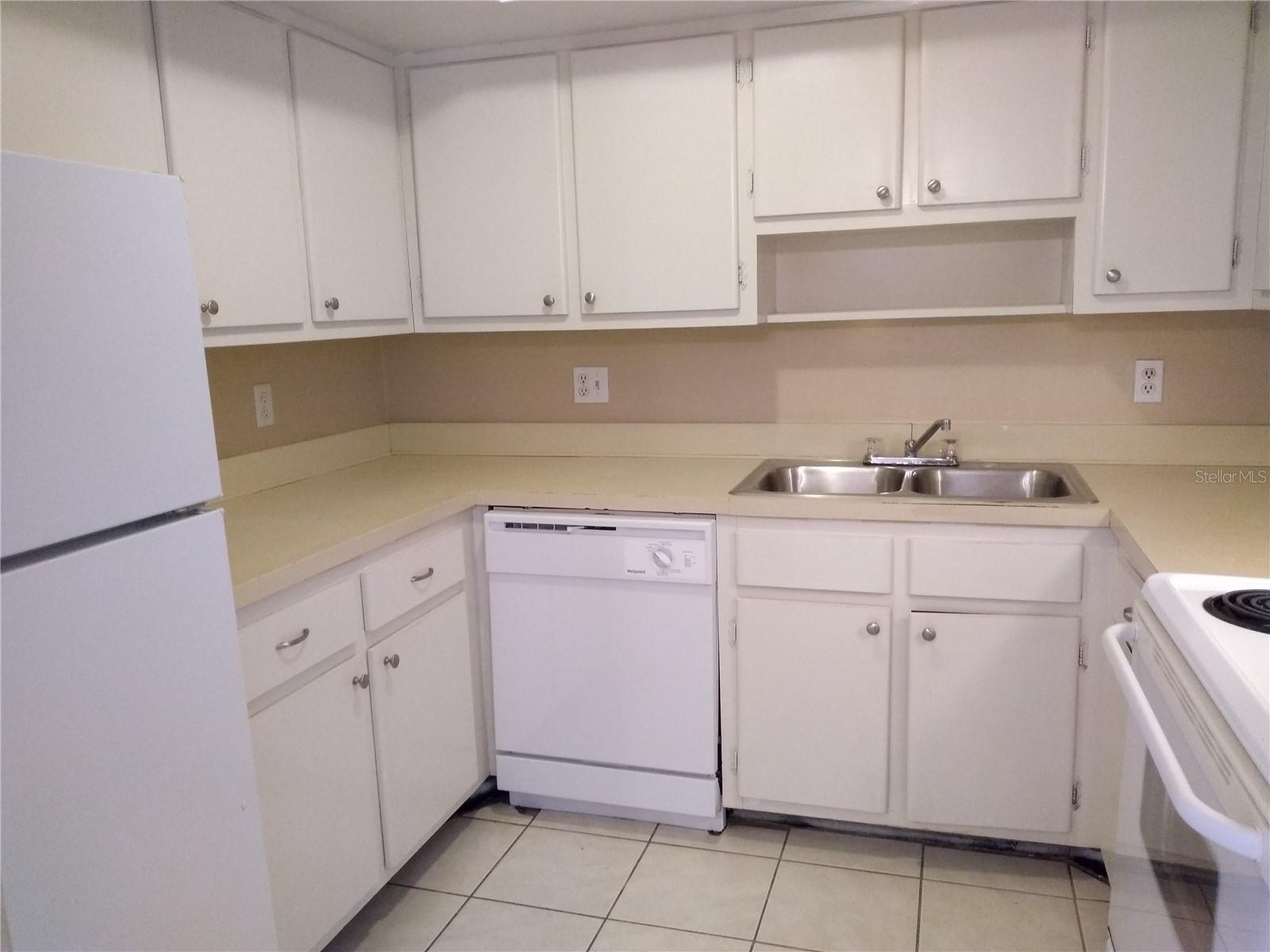 Image 26 of 34 For 1830 Maravilla Avenue 309