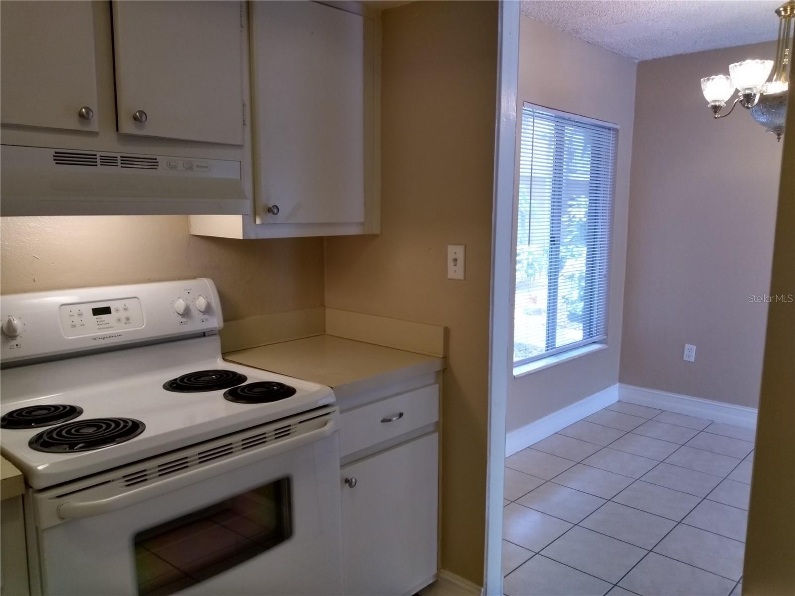 Image 27 of 34 For 1830 Maravilla Avenue 309