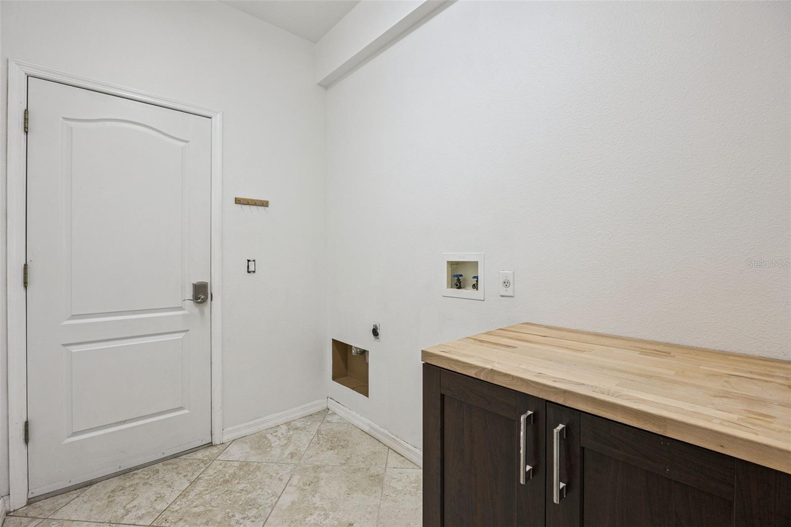 Image 29 of 35 For 111 Bismark Court