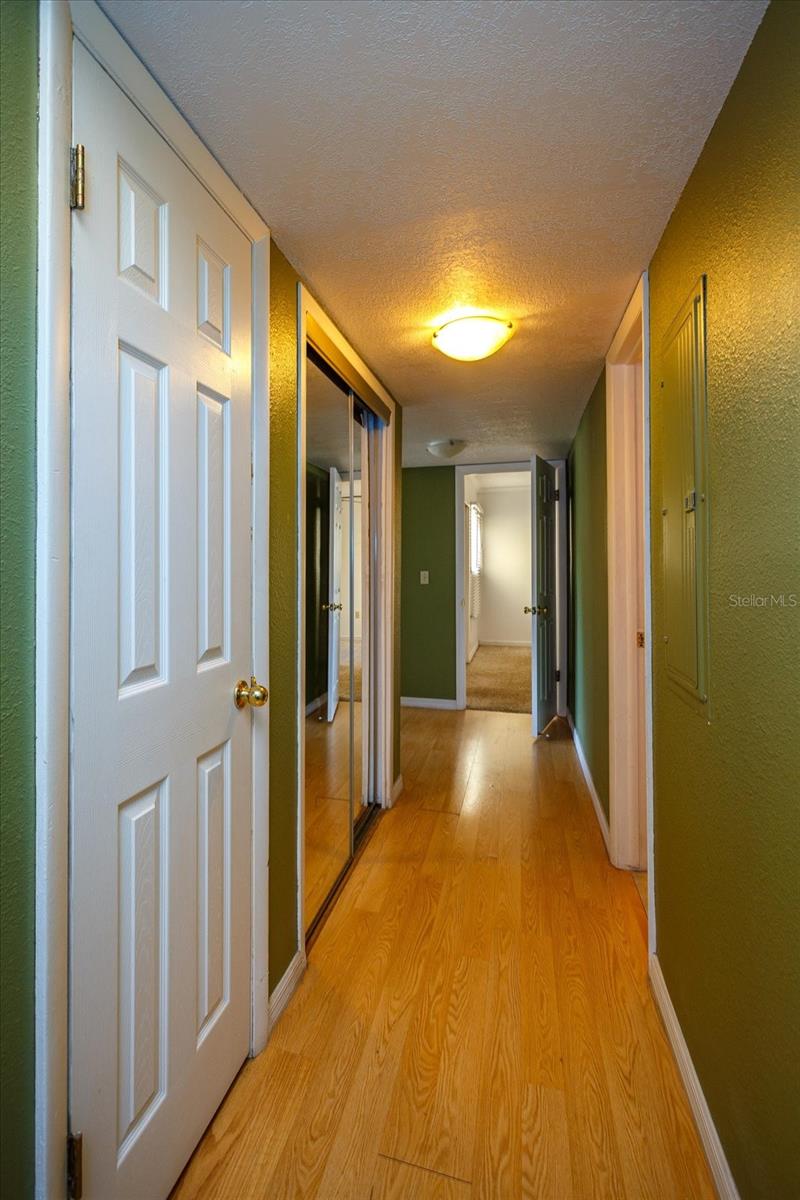 Image 11 of 20 For 908 Lake Destiny Road E