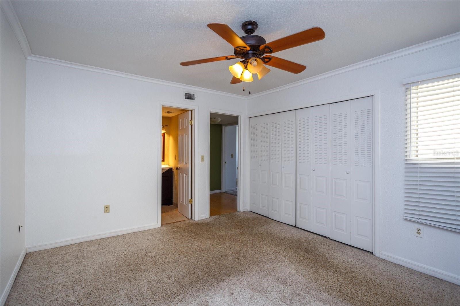 Image 17 of 20 For 908 Lake Destiny Road E