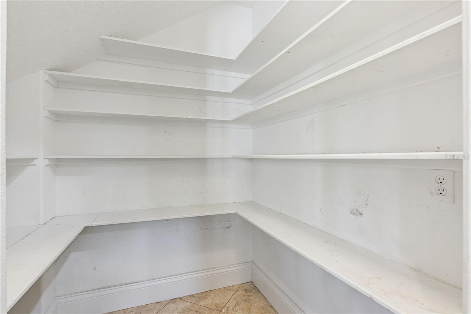 Image 37 of 92 For 1303 Lavanham Court