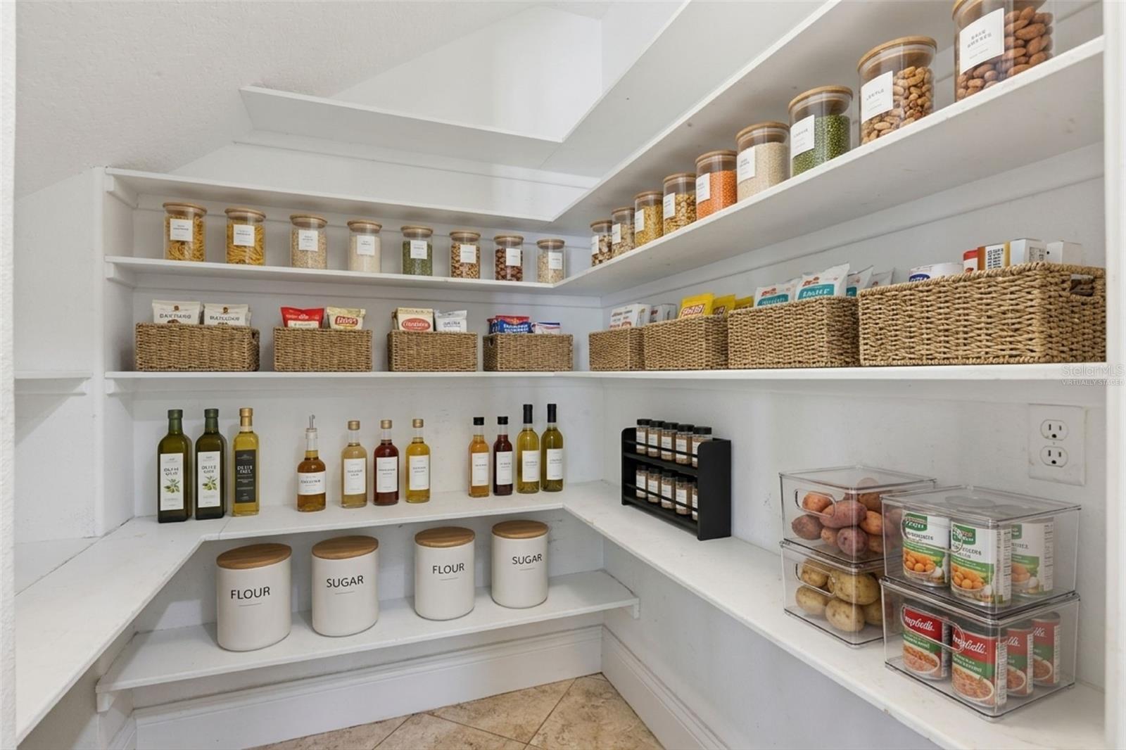 Image 38 of 92 For 1303 Lavanham Court